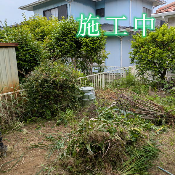 遠賀町で行った庭木撤去の施工中